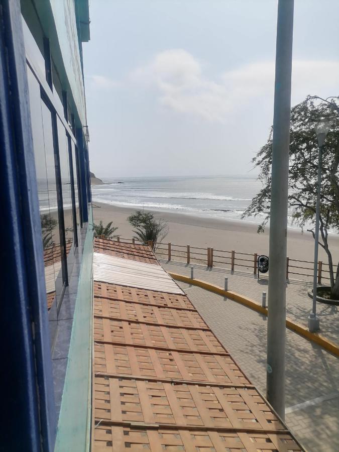 Hospedaje Restaurante El Hombre Puerto Chicama Exterior photo